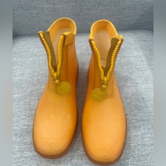 Chanel Very Rare Rubber Rain Boots in Yellow - Picture 2 of 11